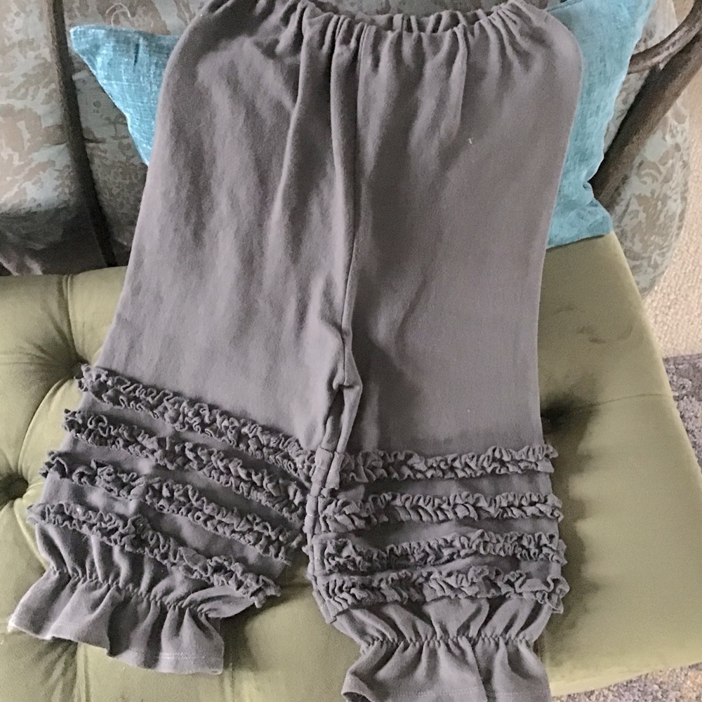 Little Mave Clothing Gray Ruffle Pantaloon Pants Sz 5 EUC